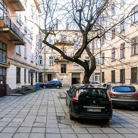 Зелені Апартаменти Біля Оперного Театру Flat In The City Center Leopoli Esterno foto