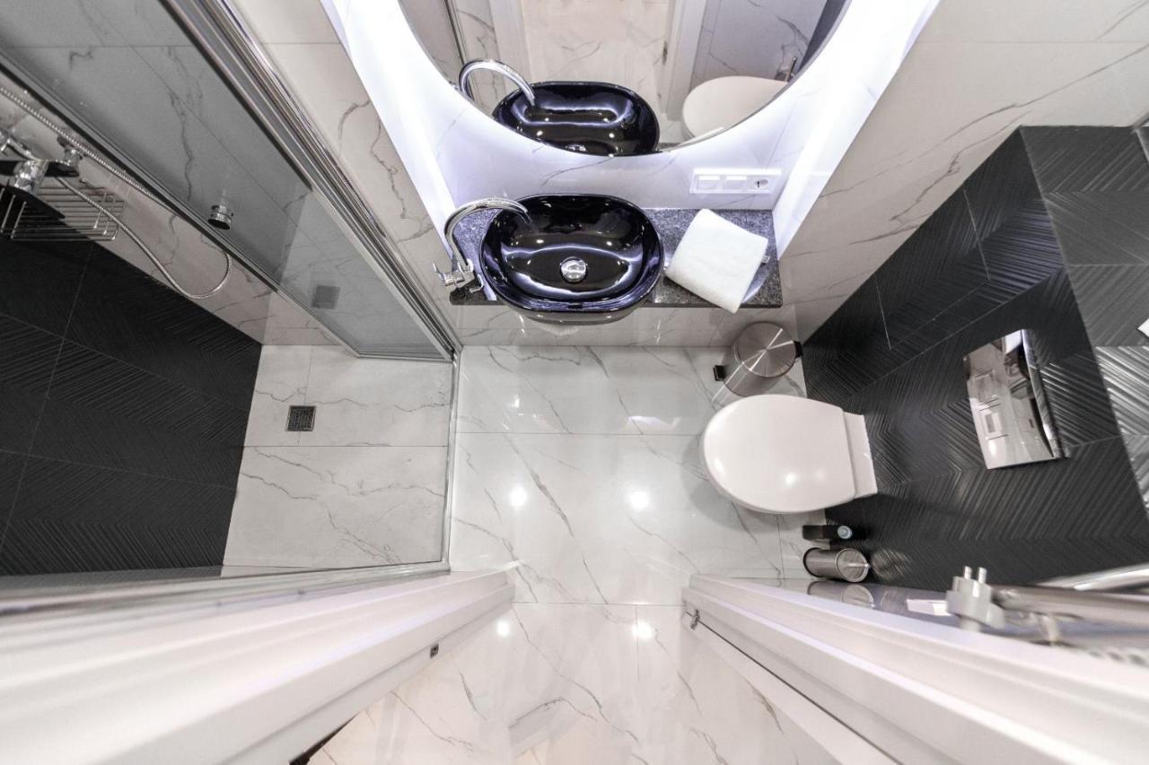Зелені Апартаменти Біля Оперного Театру Flat In The City Center Leopoli Esterno foto