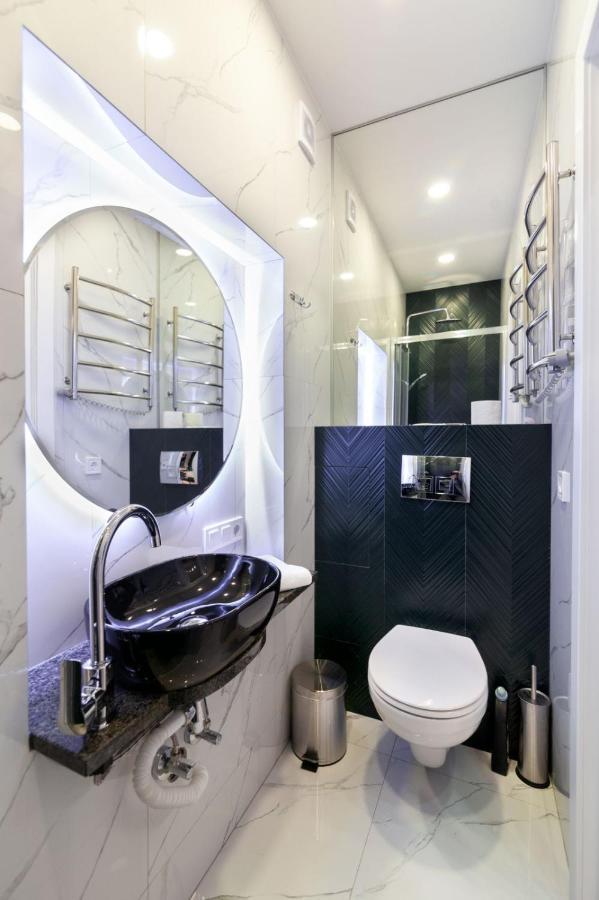 Зелені Апартаменти Біля Оперного Театру Flat In The City Center Leopoli Esterno foto