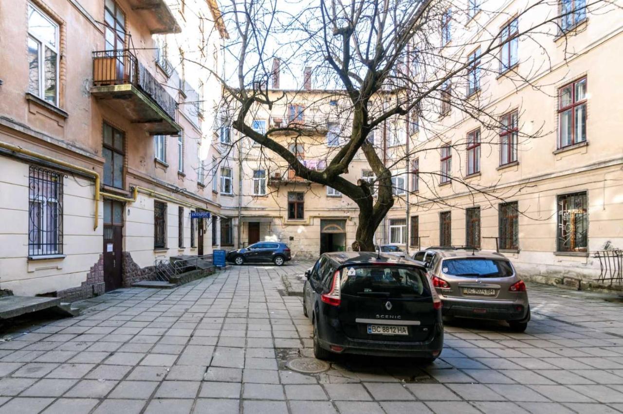 Зелені Апартаменти Біля Оперного Театру Flat In The City Center Leopoli Esterno foto