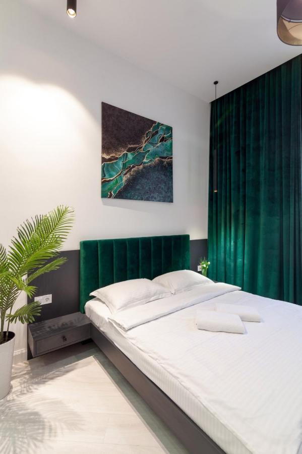 Зелені Апартаменти Біля Оперного Театру Flat In The City Center Leopoli Esterno foto