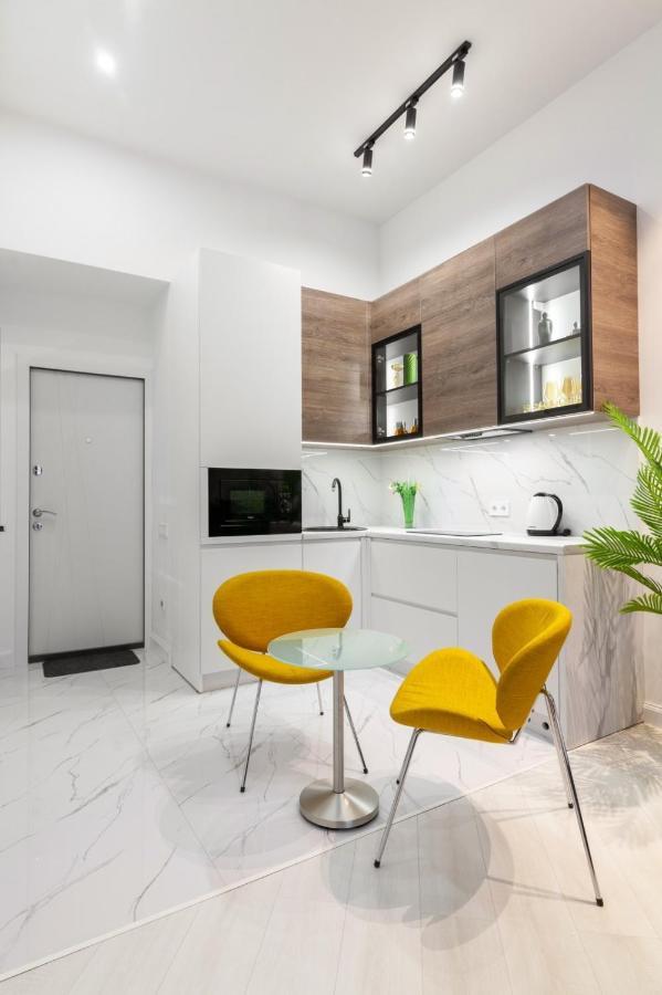 Зелені Апартаменти Біля Оперного Театру Flat In The City Center Leopoli Esterno foto