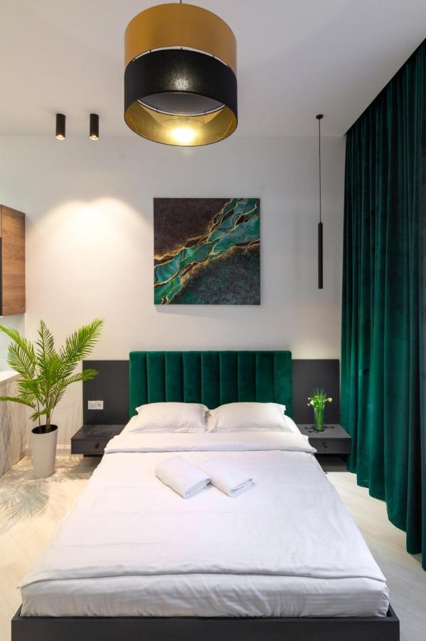 Зелені Апартаменти Біля Оперного Театру Flat In The City Center Leopoli Esterno foto